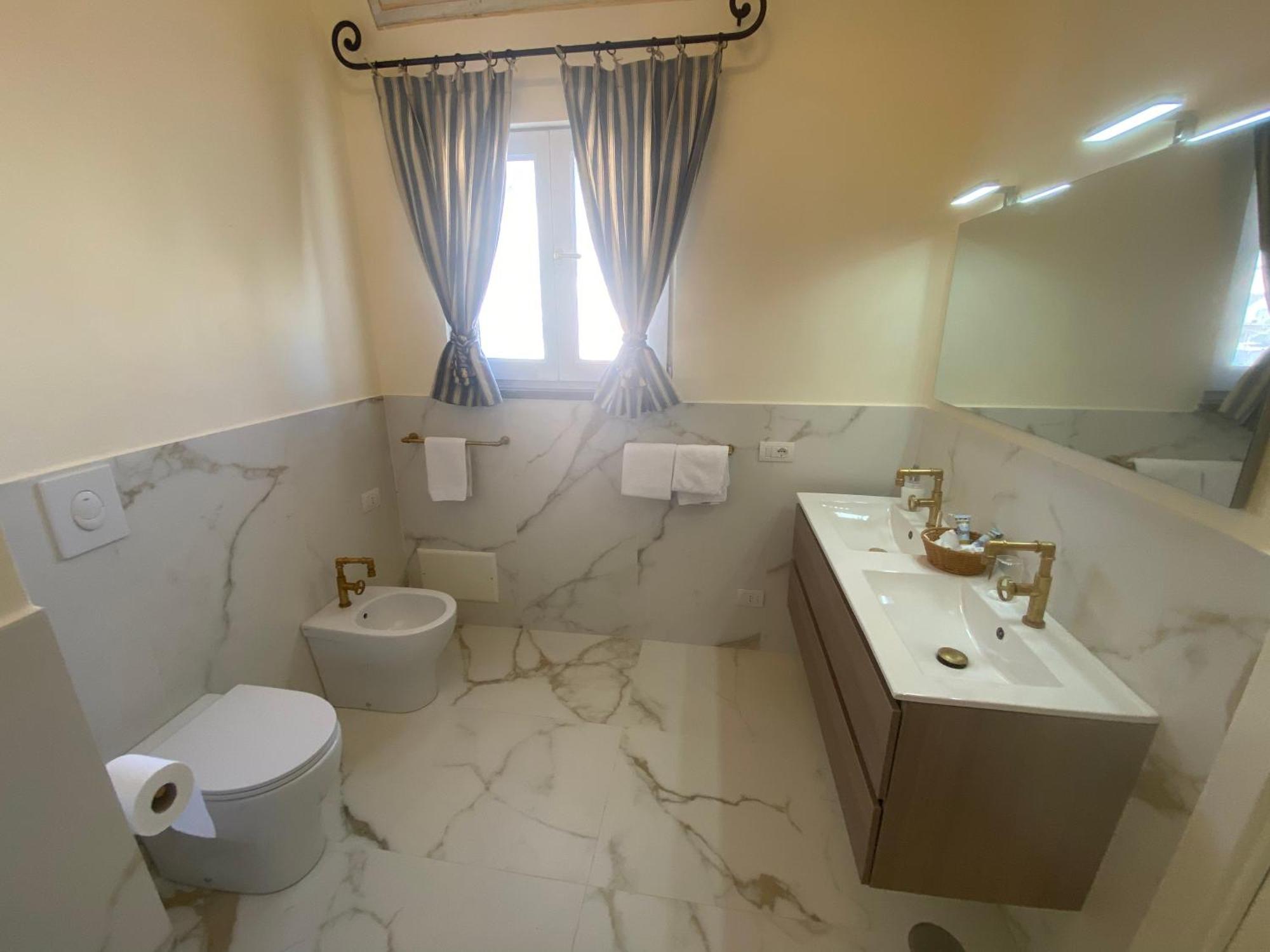 Casa Raiola By Caprirooms Exteriör bild